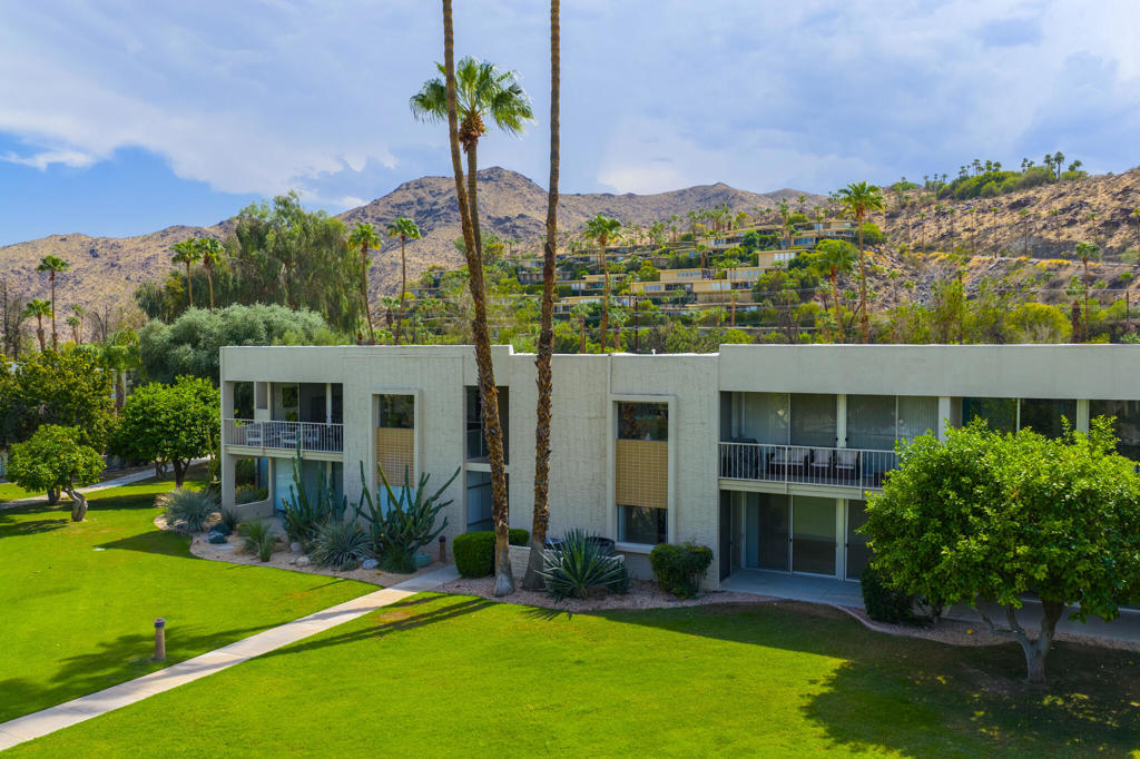 449 Desert Lakes Drive