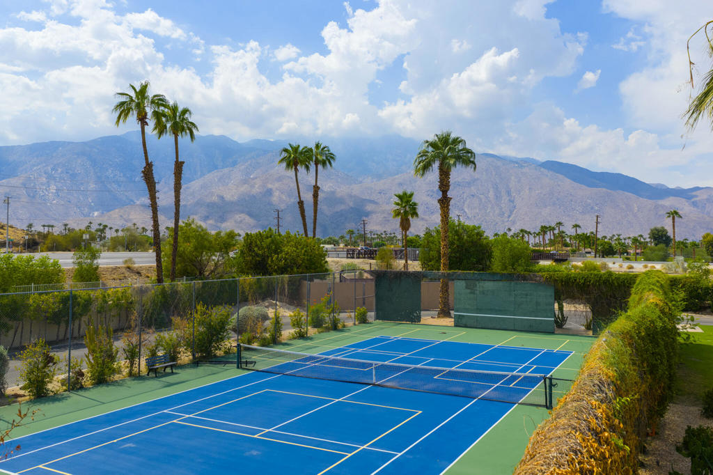 449 Desert Lakes Drive