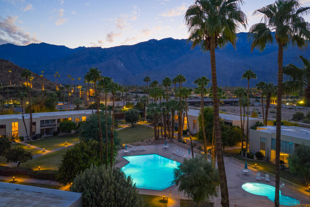 403 Desert Lakes Drive