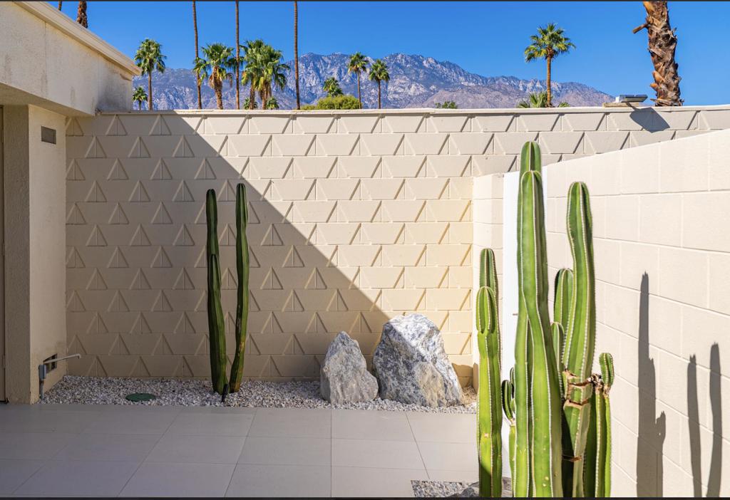 340 Desert Lakes Drive