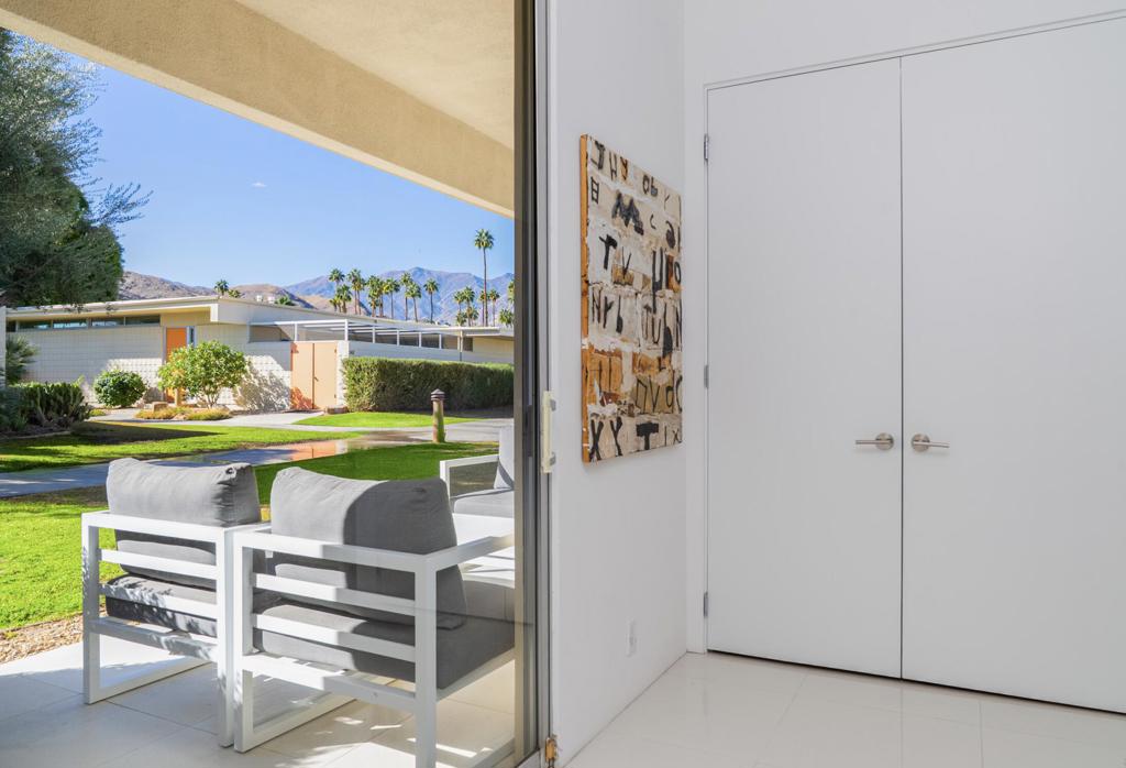 340 Desert Lakes Drive