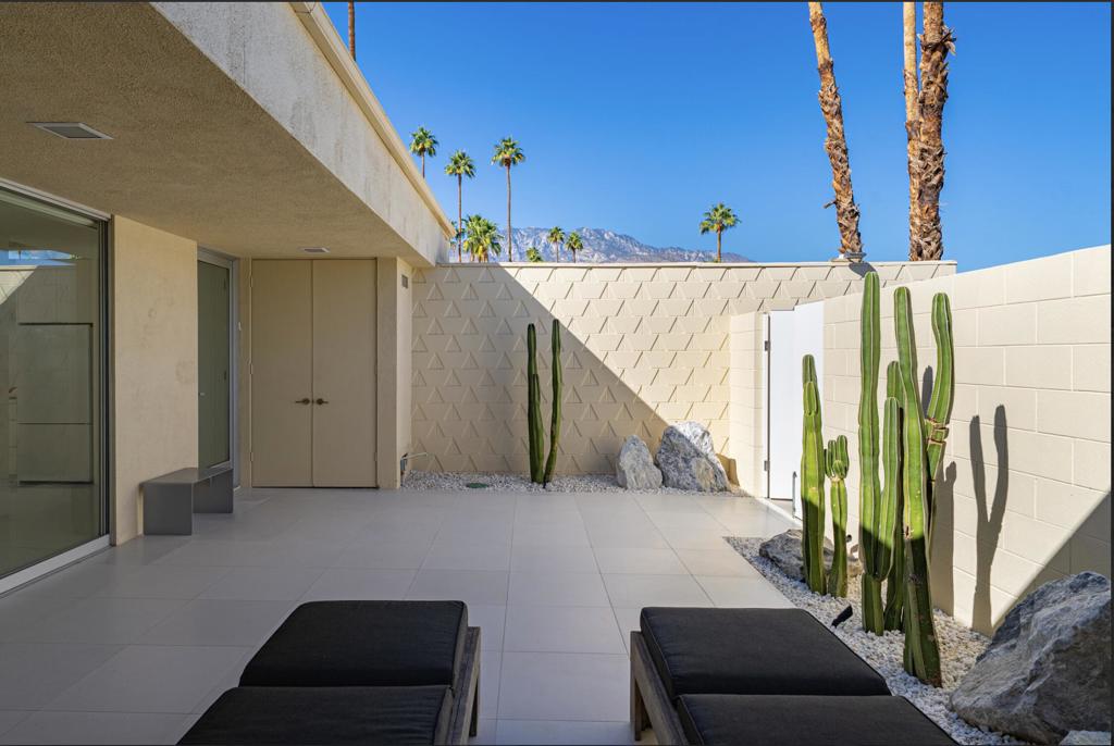 340 Desert Lakes Drive