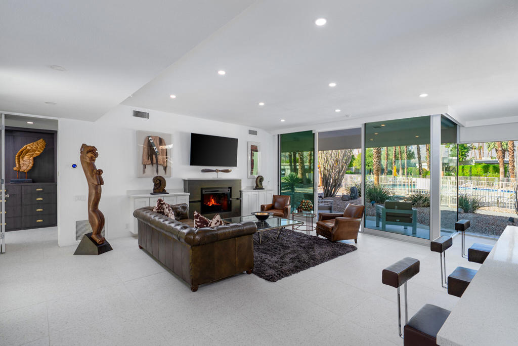 276 Desert Lakes Drive