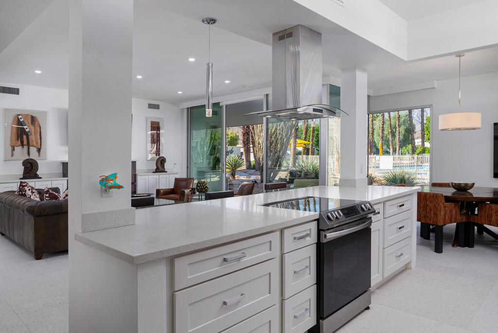 276 Desert Lakes Drive