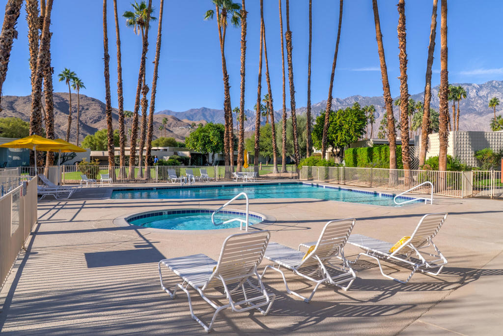 276 Desert Lakes Drive