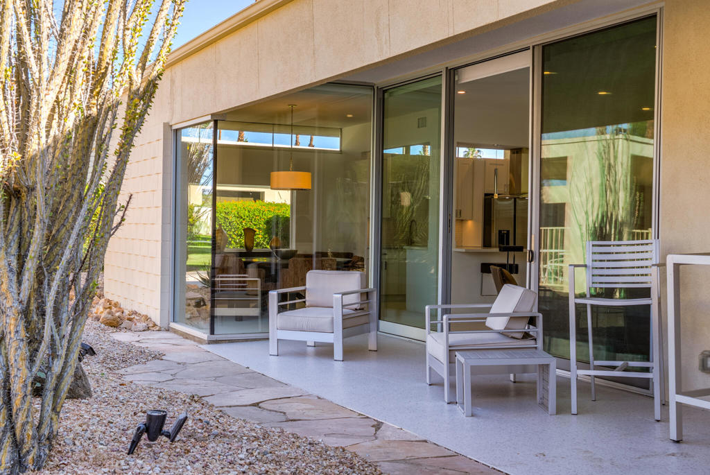 276 Desert Lakes Drive