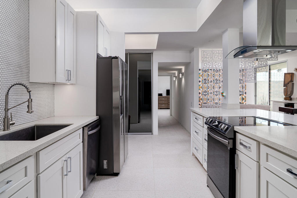 276 Desert Lakes Drive