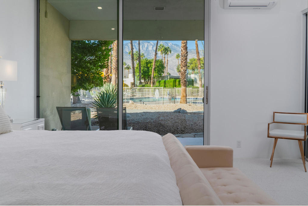 276 Desert Lakes Drive