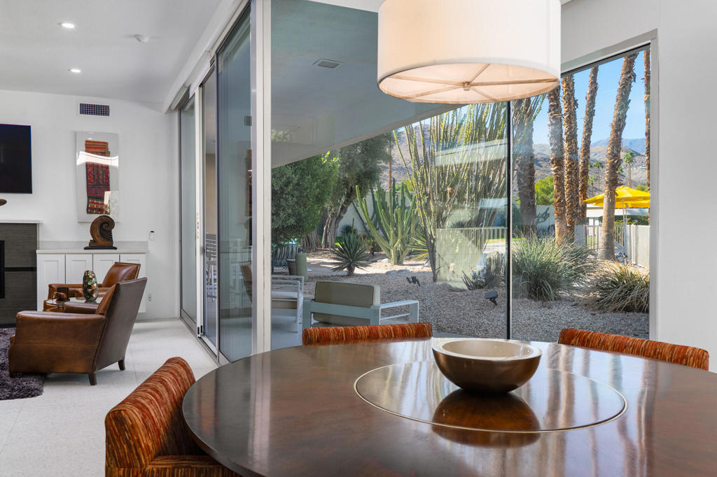 276 Desert Lakes Drive