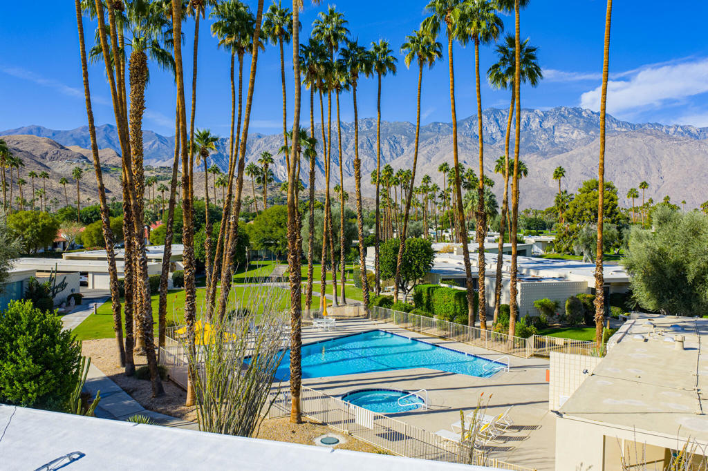 276 Desert Lakes Drive