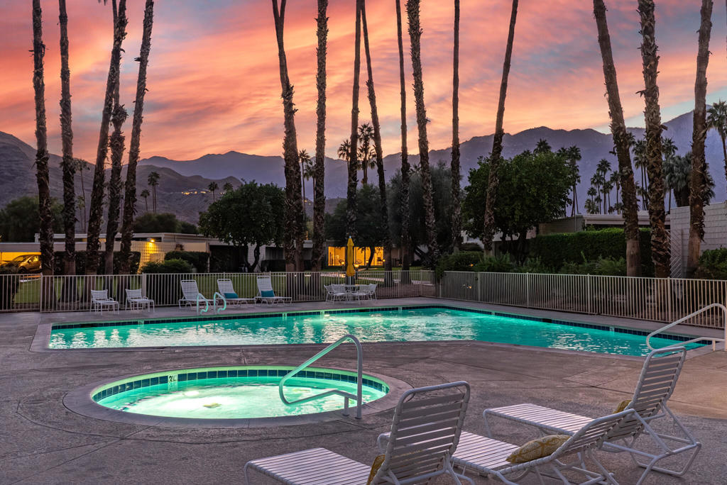 276 Desert Lakes Drive