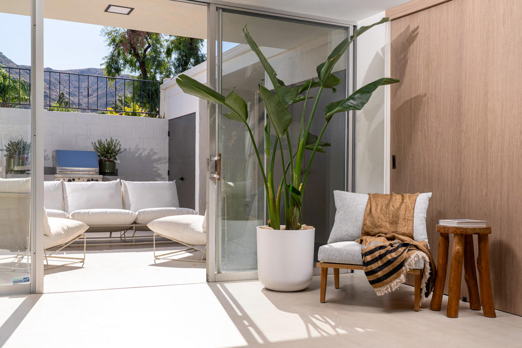 399 Desert Lakes Drive