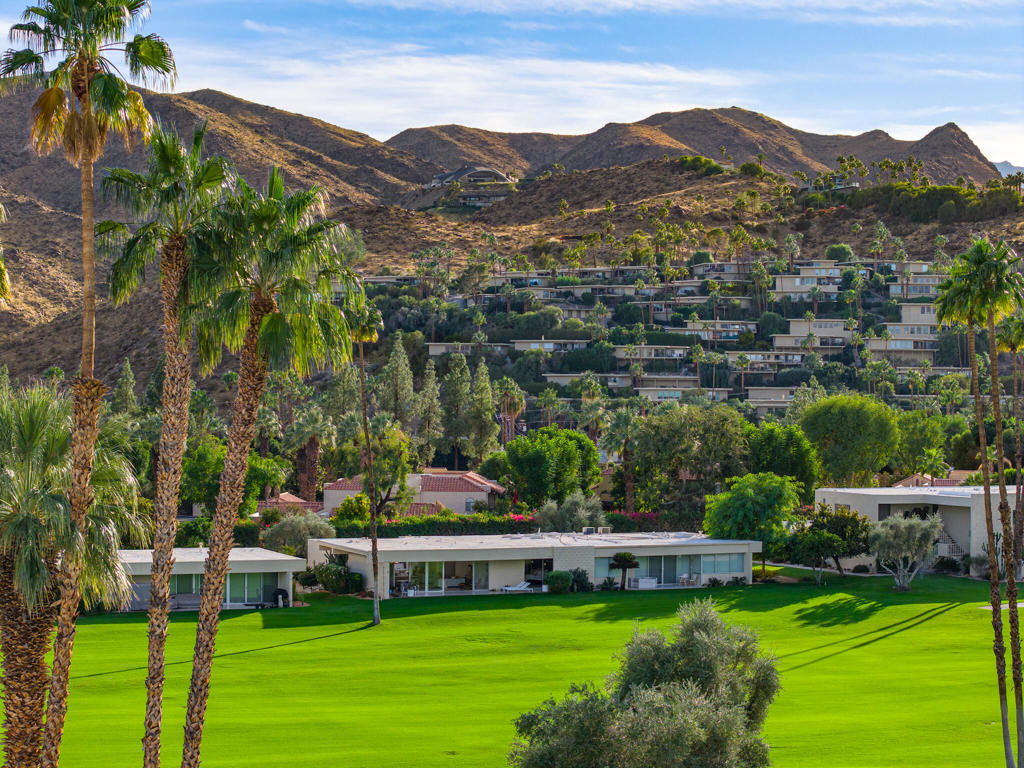 399 Desert Lakes Drive