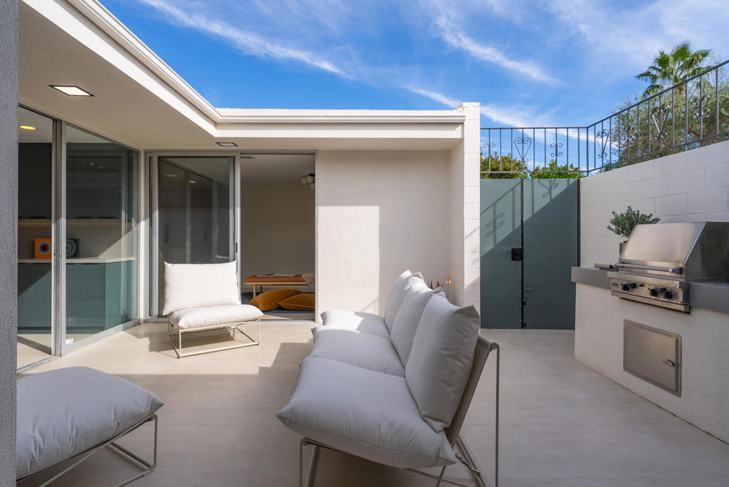 399 Desert Lakes Drive