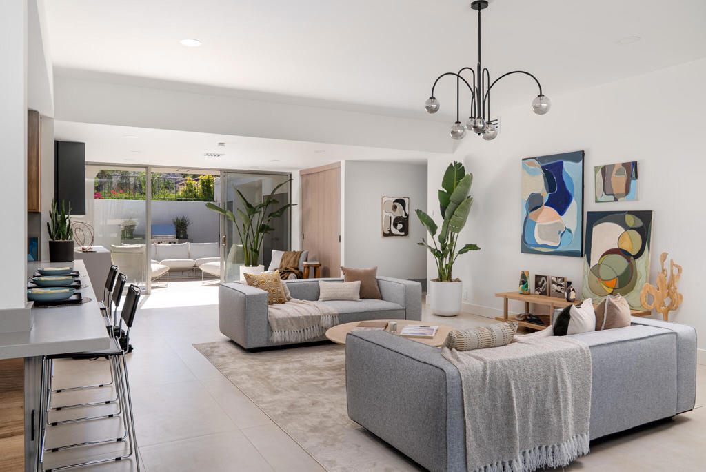 399 Desert Lakes Drive