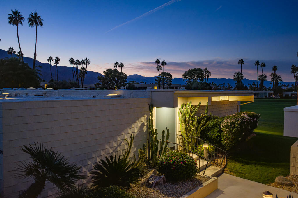 399 Desert Lakes Drive