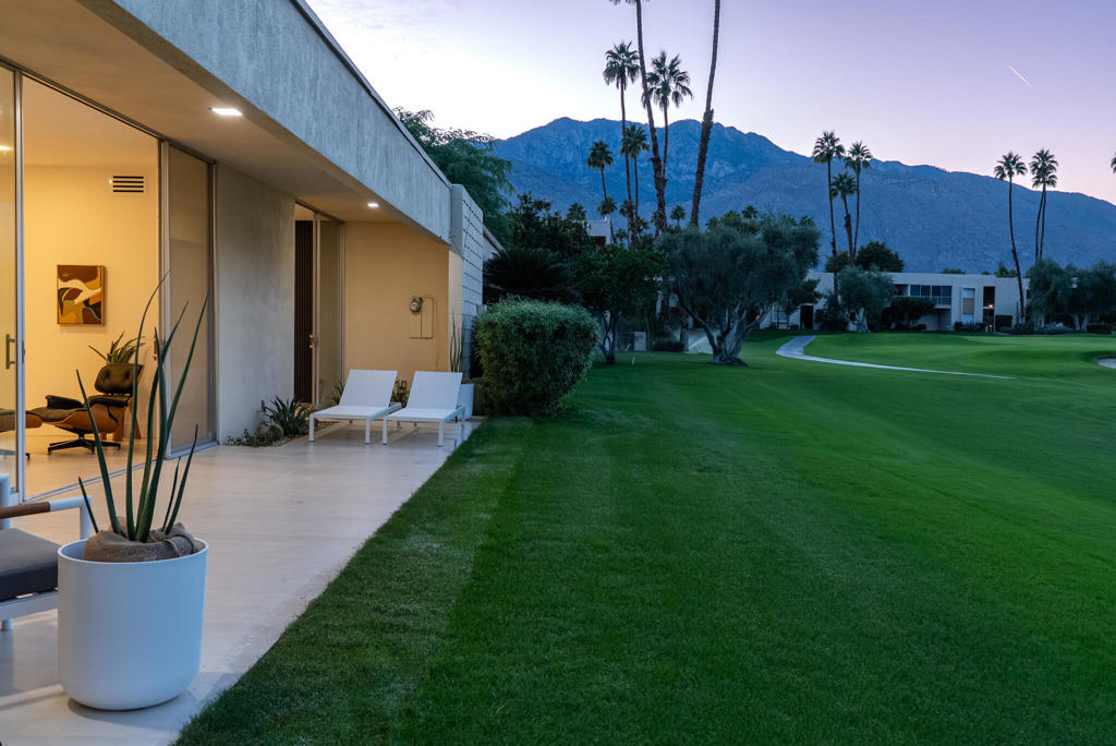 399 Desert Lakes Drive