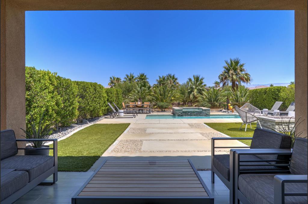 67360 N Laguna Drive