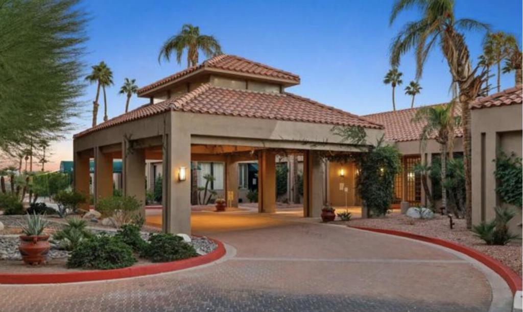 67360 N Laguna Drive