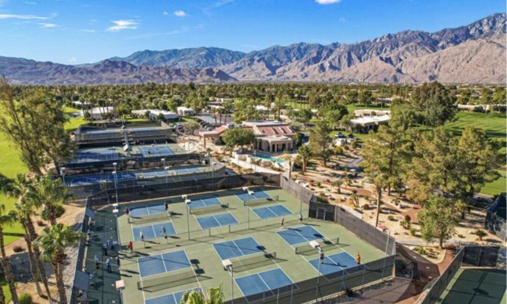 67360 N Laguna Drive