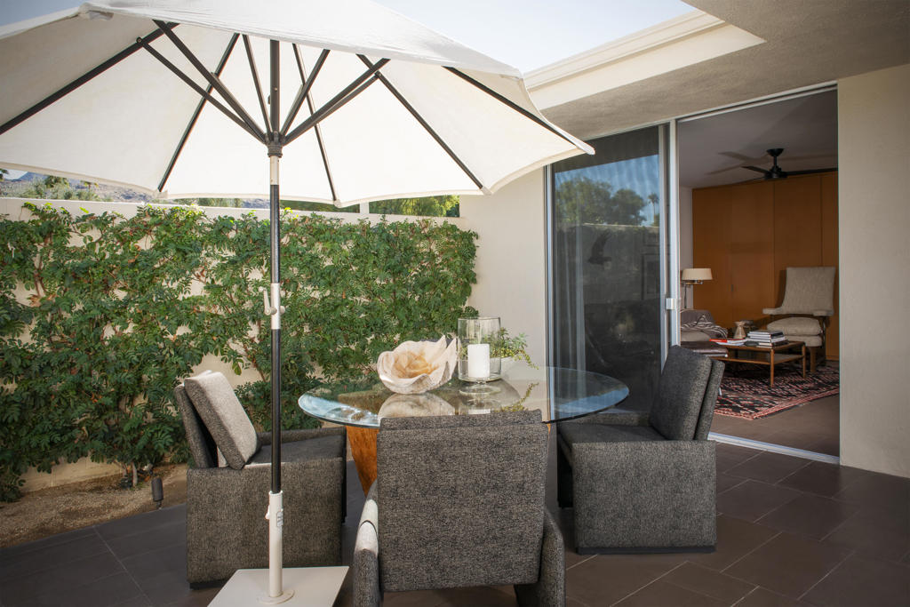 92 Desert Lakes Drive