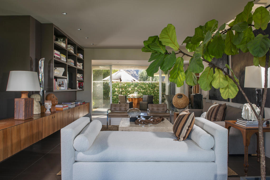 92 Desert Lakes Drive