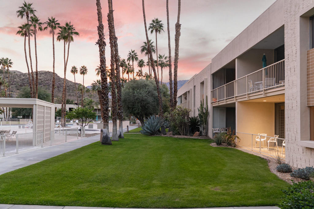 489 Desert Lakes Drive