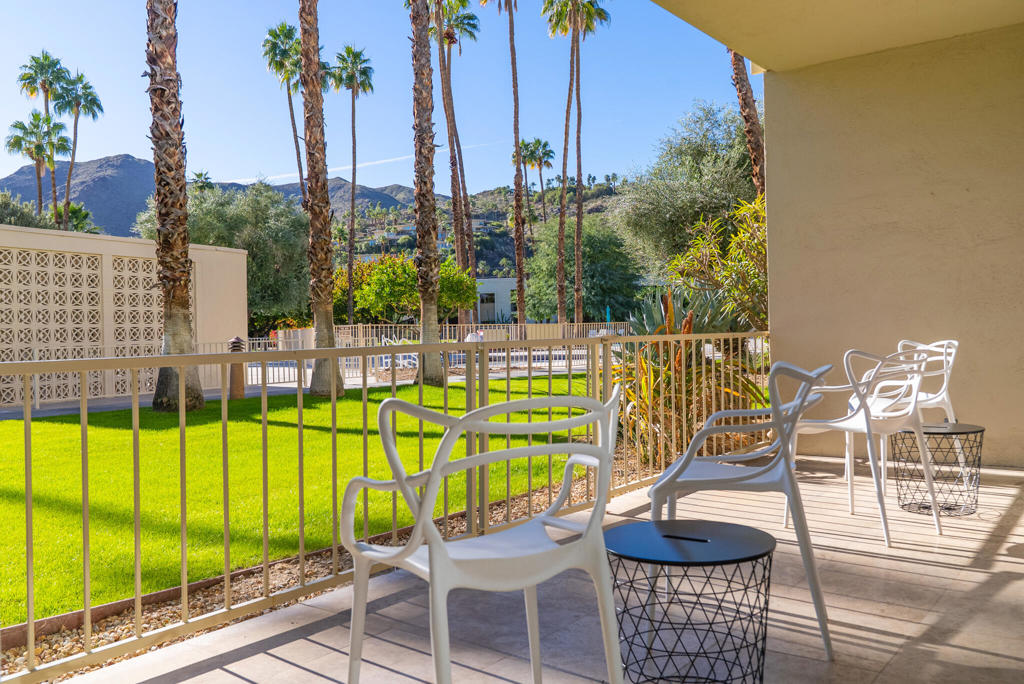 489 Desert Lakes Drive