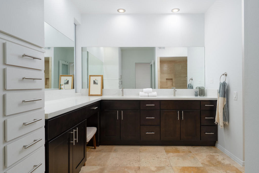 489 Desert Lakes Drive