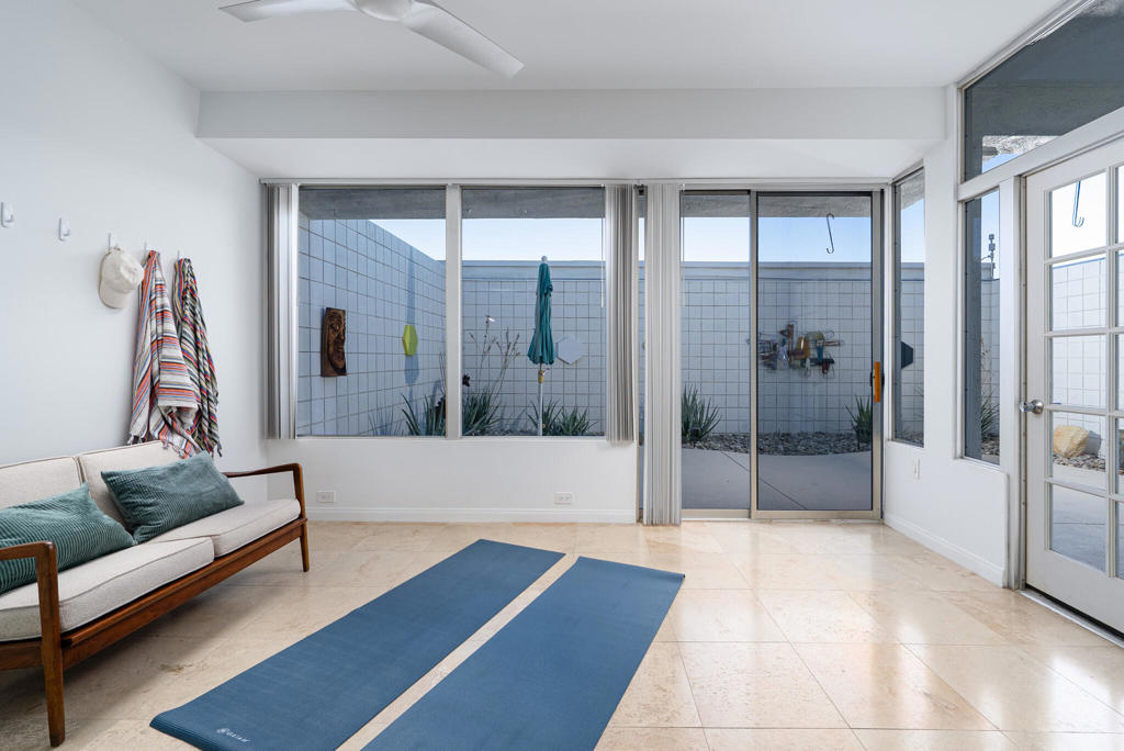 489 Desert Lakes Drive