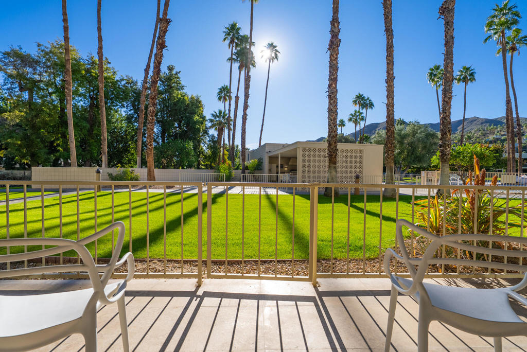 489 Desert Lakes Drive