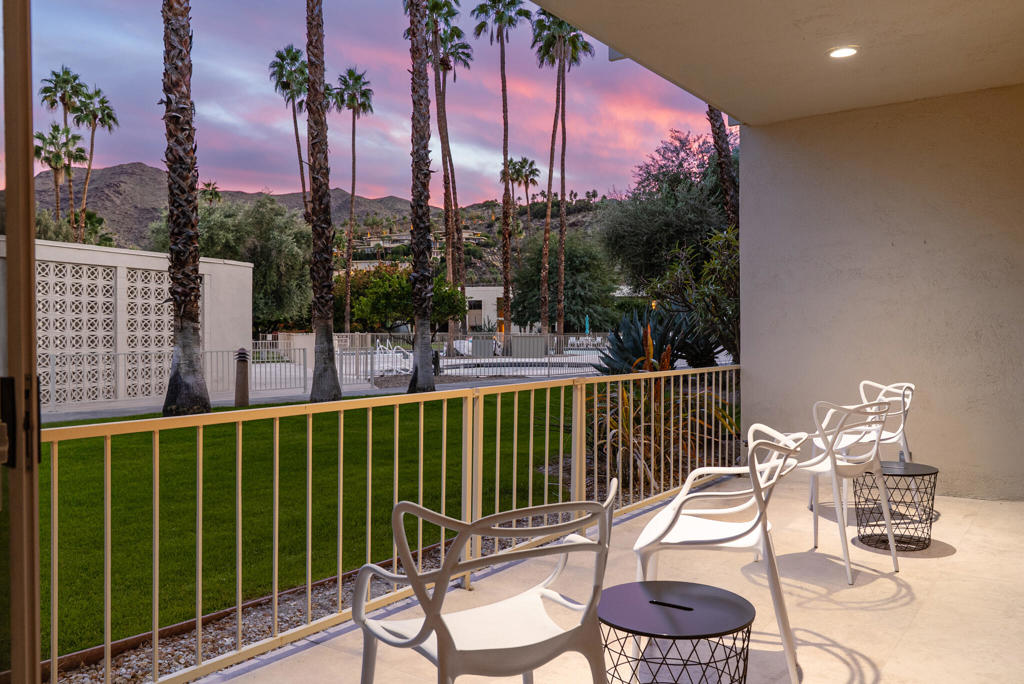 489 Desert Lakes Drive