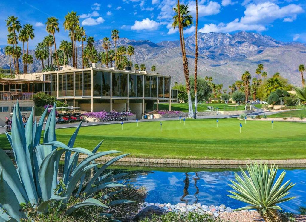 320 Desert Lakes Drive