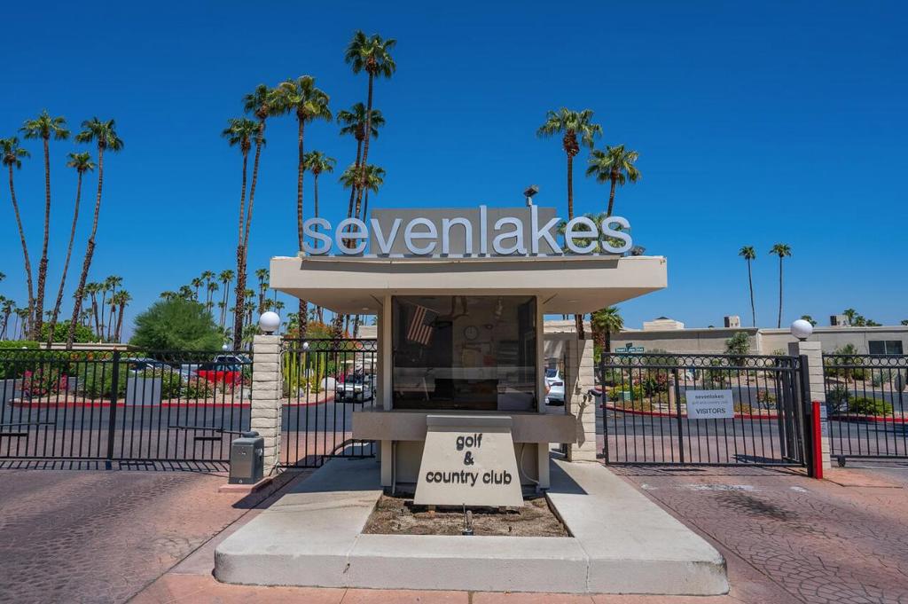 320 Desert Lakes Drive