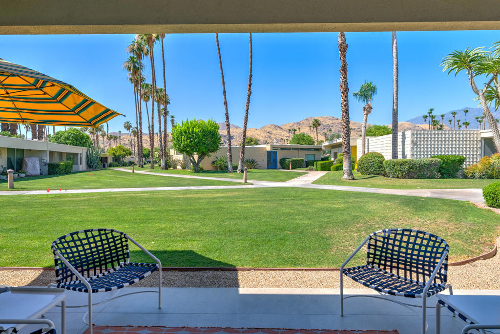 320 Desert Lakes Drive