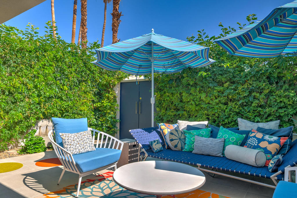 320 Desert Lakes Drive