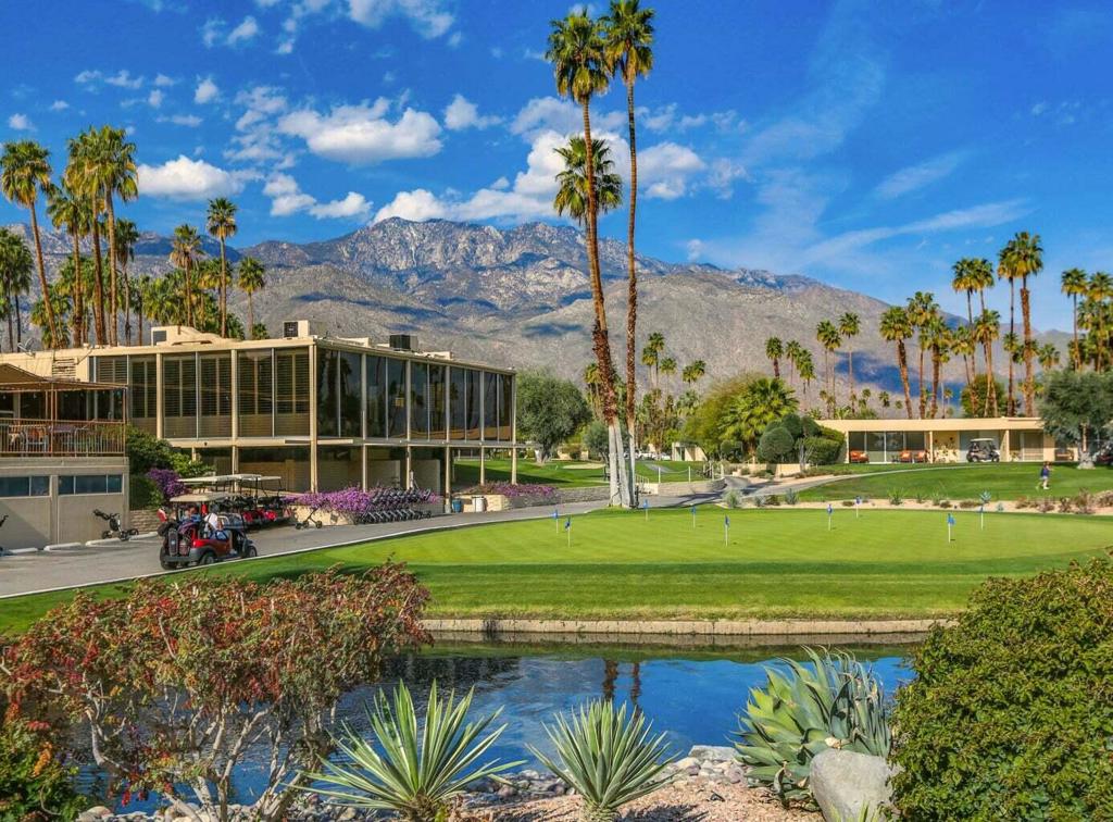 320 Desert Lakes Drive