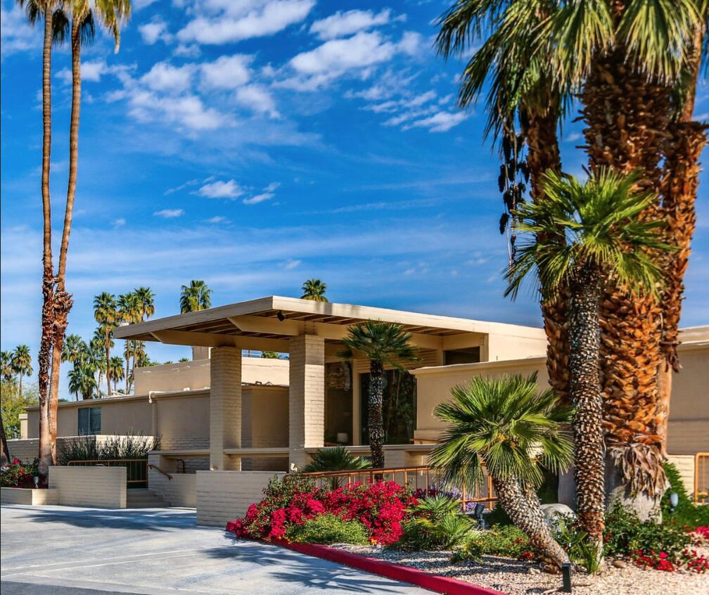 320 Desert Lakes Drive