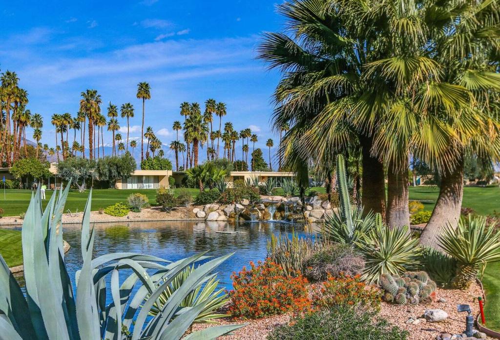 320 Desert Lakes Drive