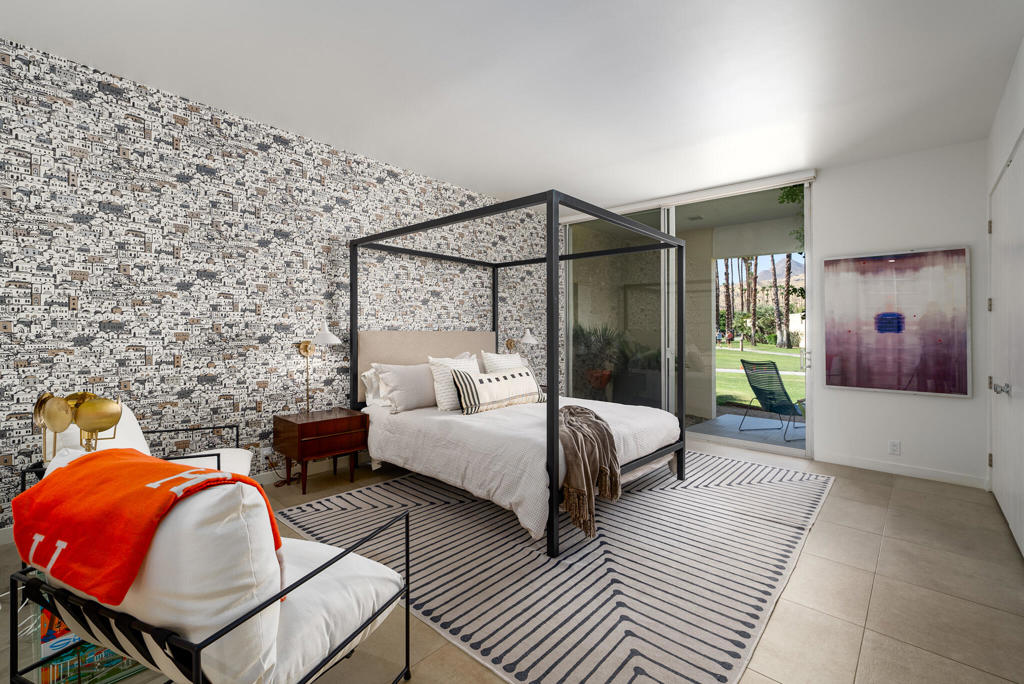 320 Desert Lakes Drive