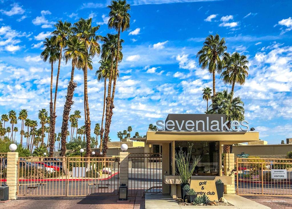 320 Desert Lakes Drive