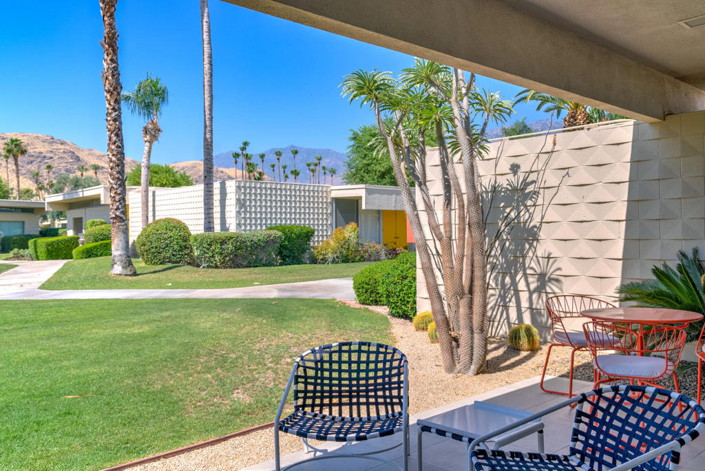 320 Desert Lakes Drive