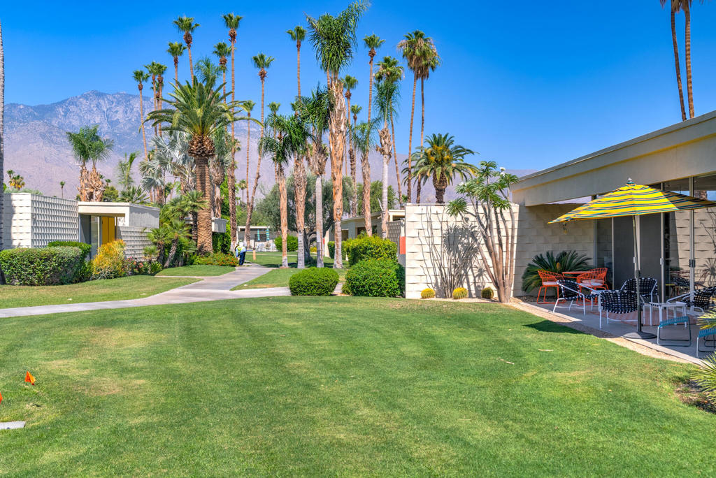 320 Desert Lakes Drive