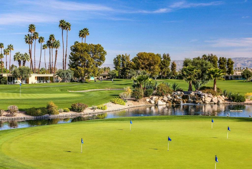 320 Desert Lakes Drive
