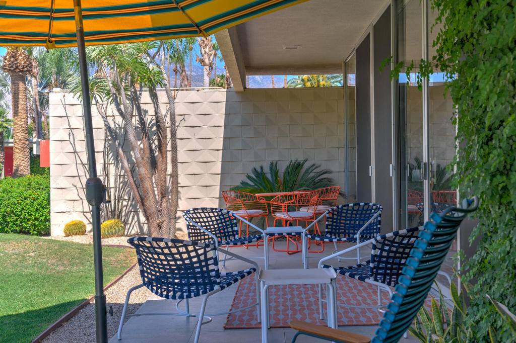 320 Desert Lakes Drive