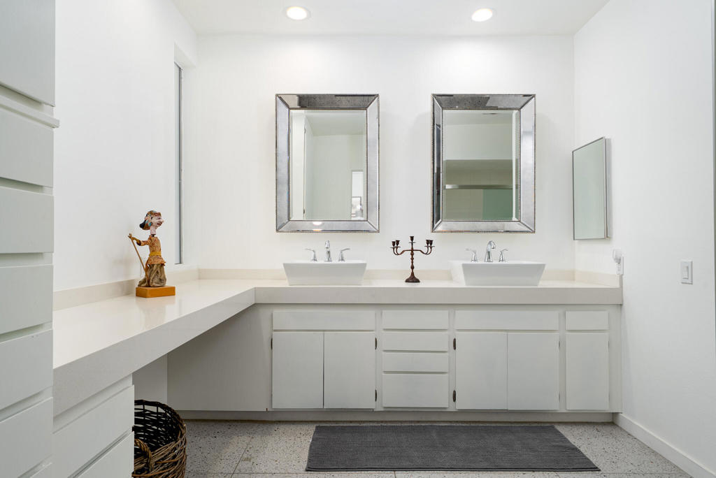 519 Desert Lakes Drive