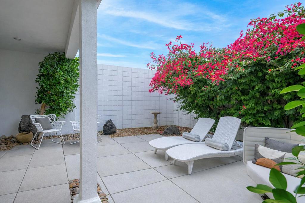 519 Desert Lakes Drive