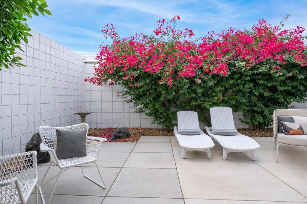 519 Desert Lakes Drive