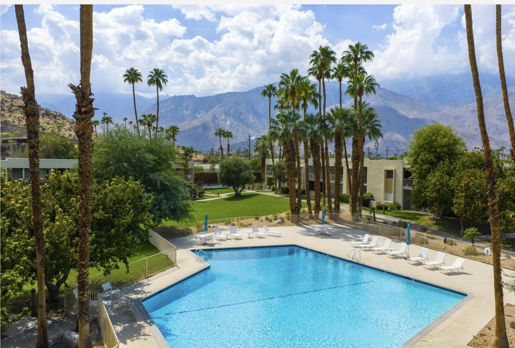519 Desert Lakes Drive