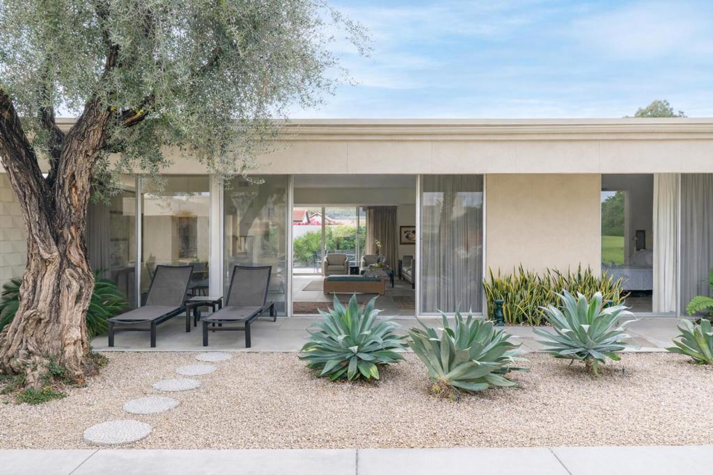 100 Desert Lakes Drive